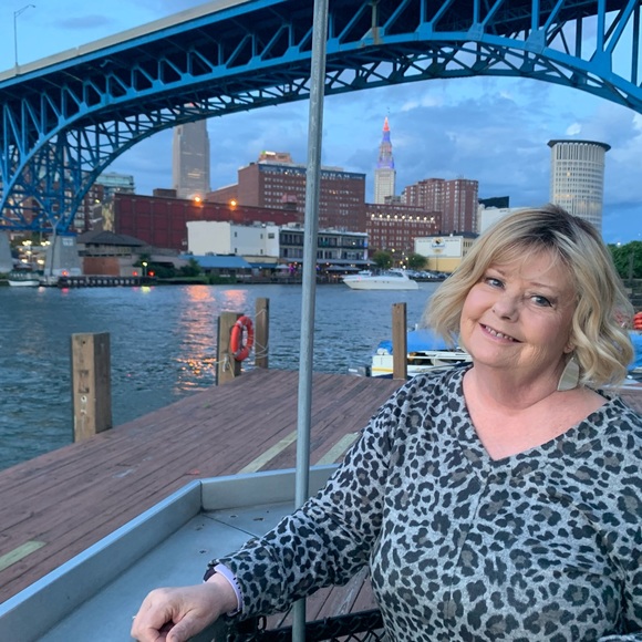 Meet your Posher, Leslie - Picture 2 of 2